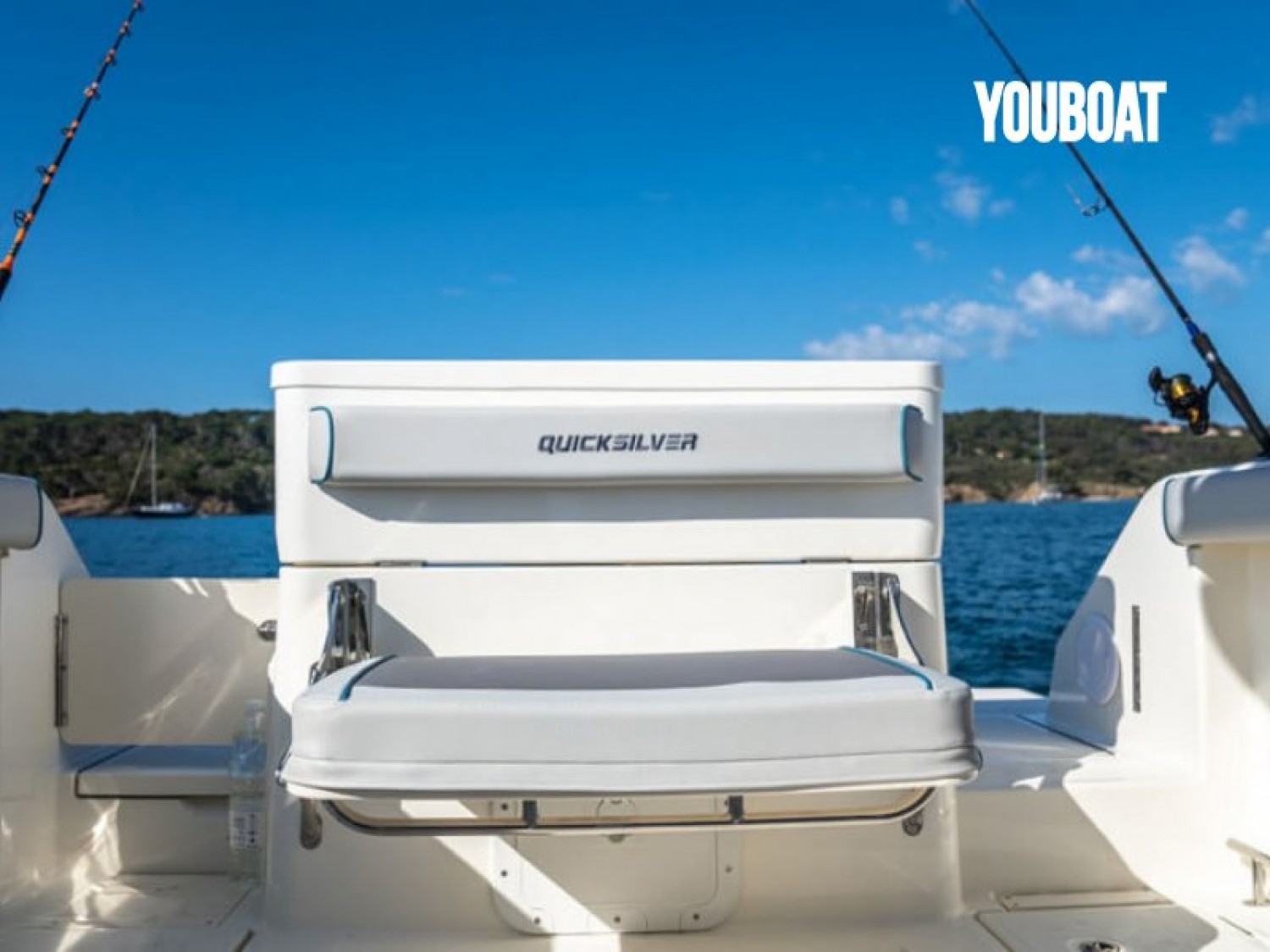 slider 4 Quicksilver Activ 705 Pilothouse